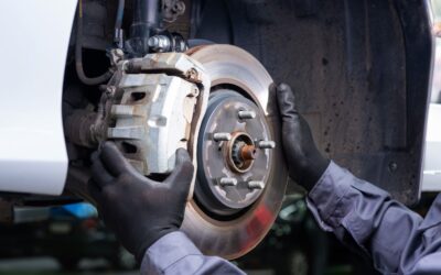 Jarrujen huolto, jarrupalojen ja jarrulevyjen uusinta